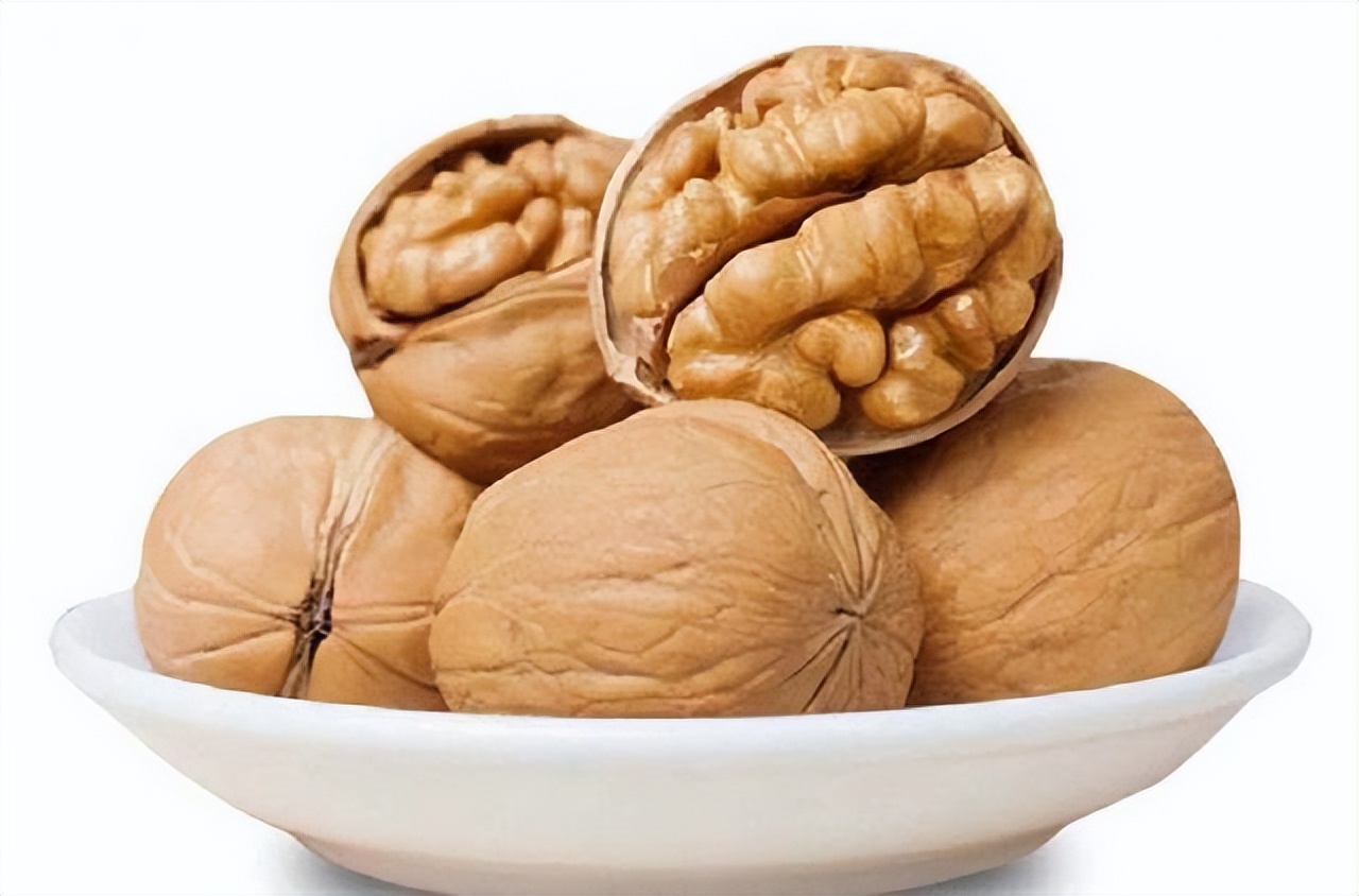 核桃是血管“清道夫”，还是会伤血管？早上吃好，还是晚上吃好？