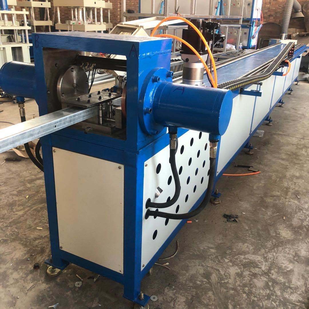 全自动型材冲孔机 铝型材冲孔设备 方管冲孔机 角铁冲孔机 角钢冲孔机