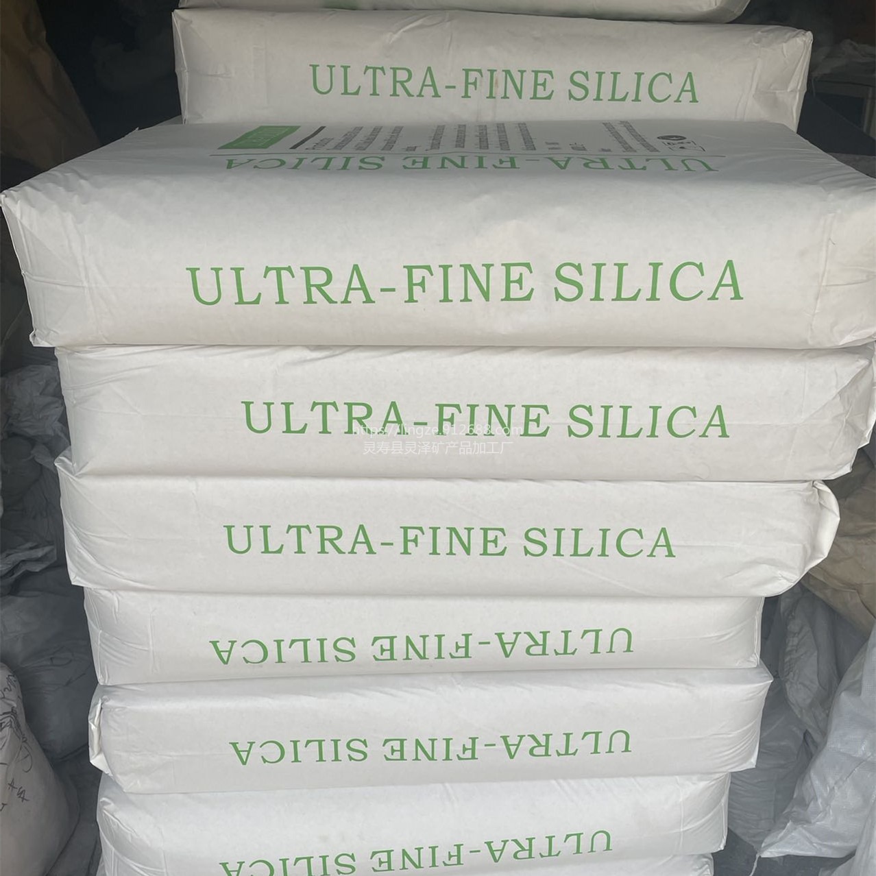 现货供应沉淀法白炭黑气相二氧化硅R7200耐磨透明气相法白炭黑